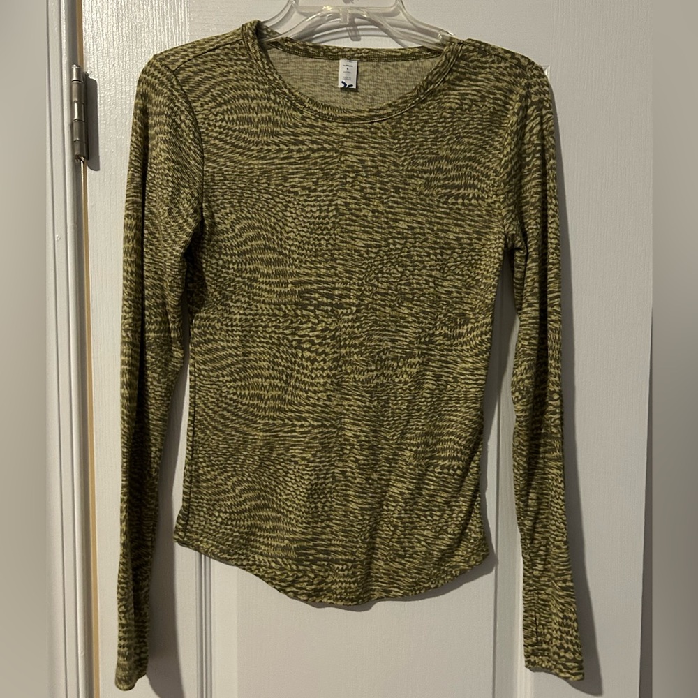 Old Navy ultralight go-dry ribbed long sleeve top